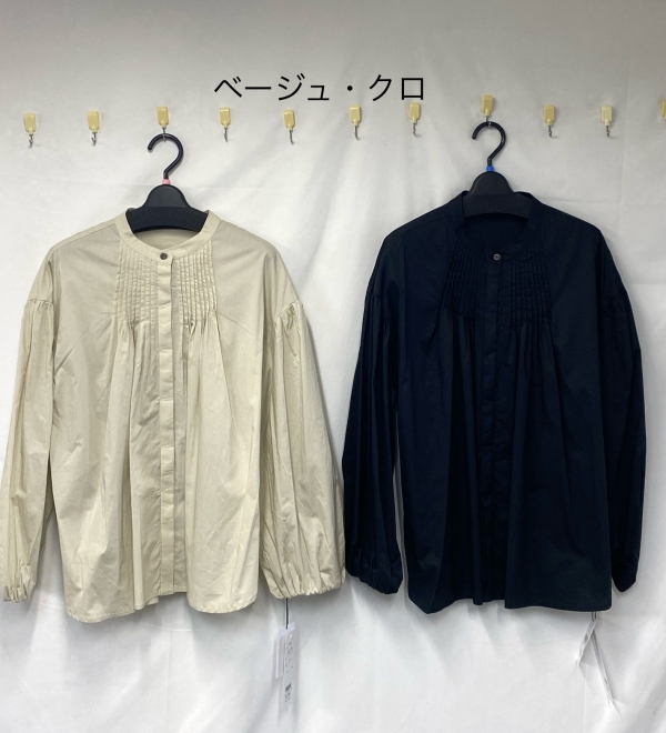 ピンタックブラウス