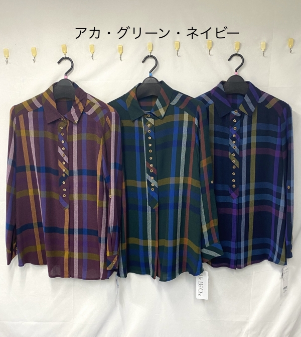 チェックブラウス