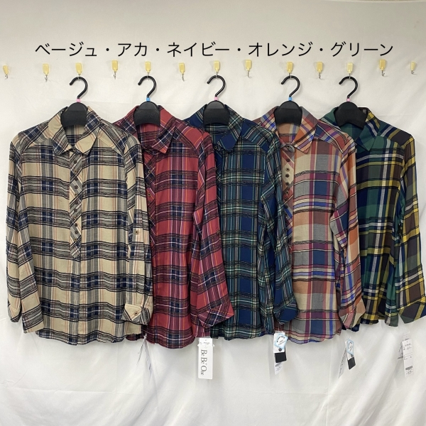 チェックブラウス