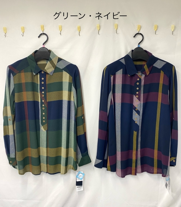 チェックブラウス