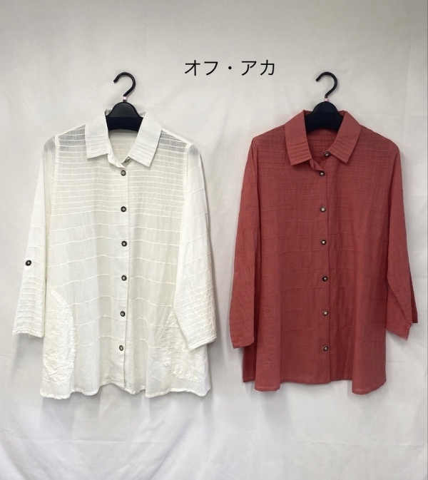ピンタックブラウス